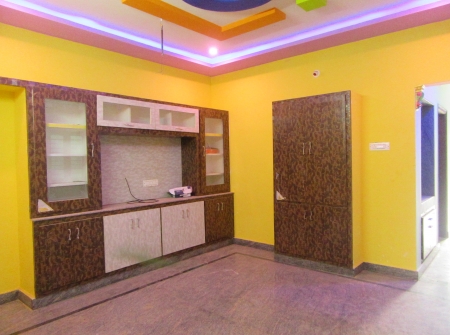 2) Li Id : 116 - Hall.JPG